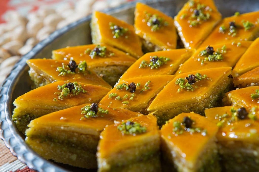 راز خوشمزگی و طرز تهیه باقلوا قزوینی